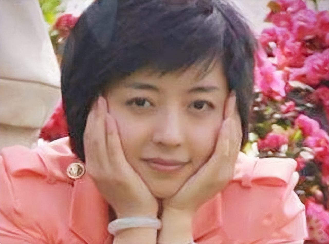 15年四川女主播因内急溺亡，现场只剩一只高跟鞋，土地上明显抓痕