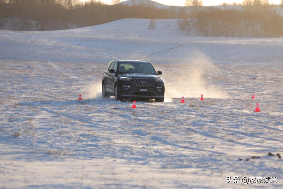 影帝级SUV，探险者出演冰雪极限动作戏