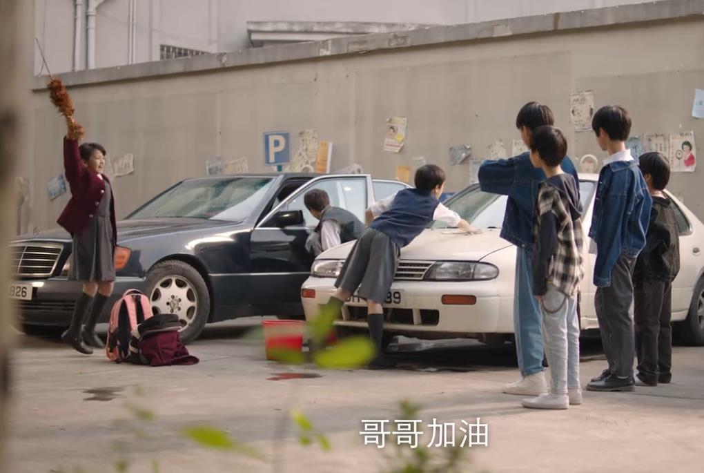 看了1集《狮子山下的故事》，我难掩兴奋，总算有部像样的港剧了