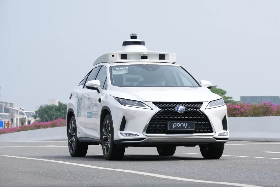 小马智行搞出Robotaxi商业化新突破：同工同酬同场竞技