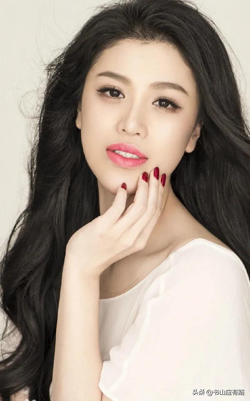 葛天：美得别有韵味，离婚后活成少女