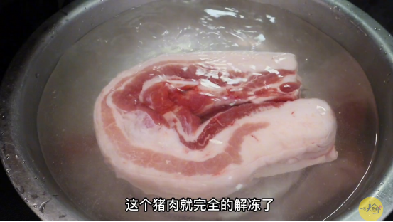 猪肉解冻方法（解冻肉最忌直接用水泡肉摊老板教我一招）