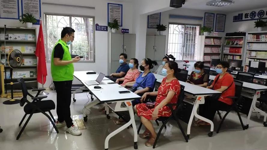 居委干部、社会工作者和社区工作者究竟有什么区别？