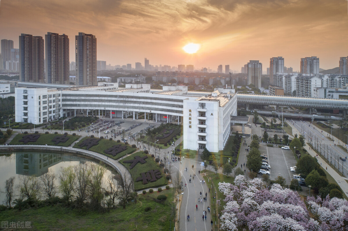 与时俱进与暮气沉沉—写在高校“录取季进行时”