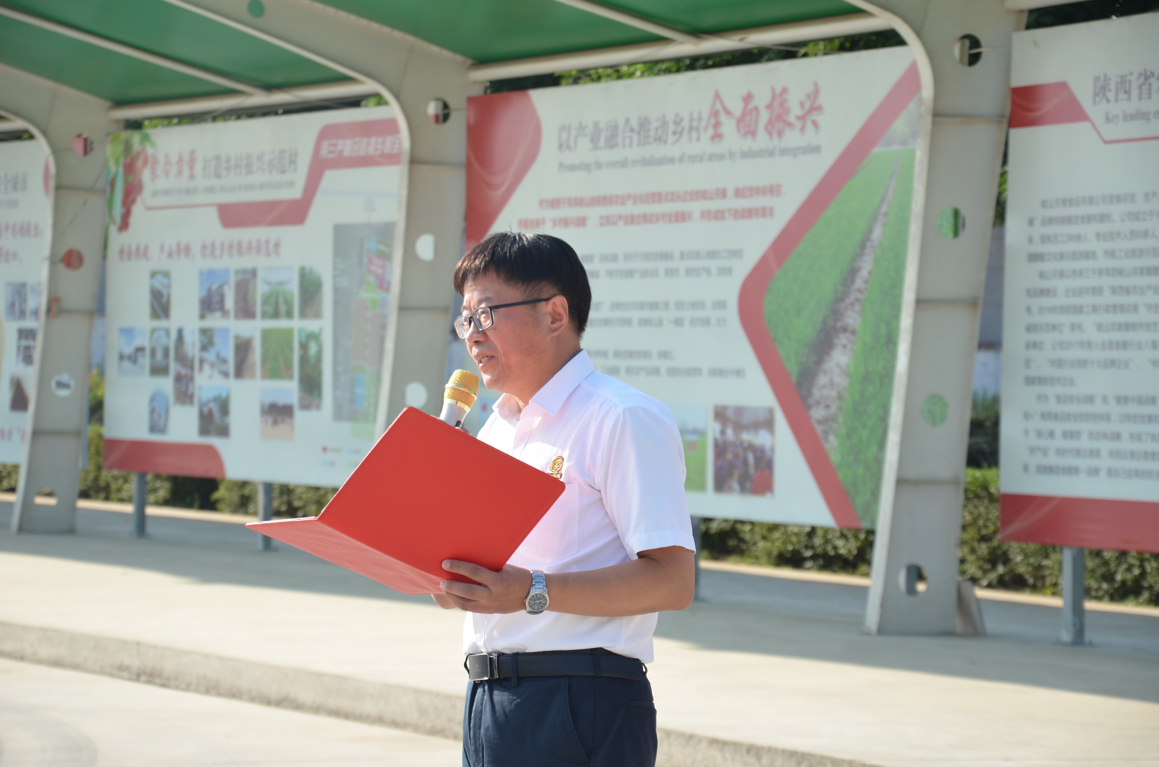 喜迎二十大，奋进新征程：工业园区机关党支部与企业共庆党的生日