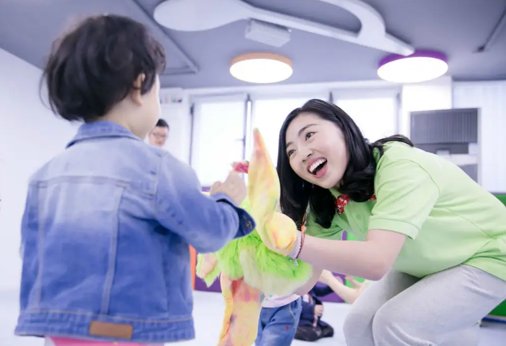 高校男生拍毕业照，全班9位老师仅1名学生，所学专业让人佩服