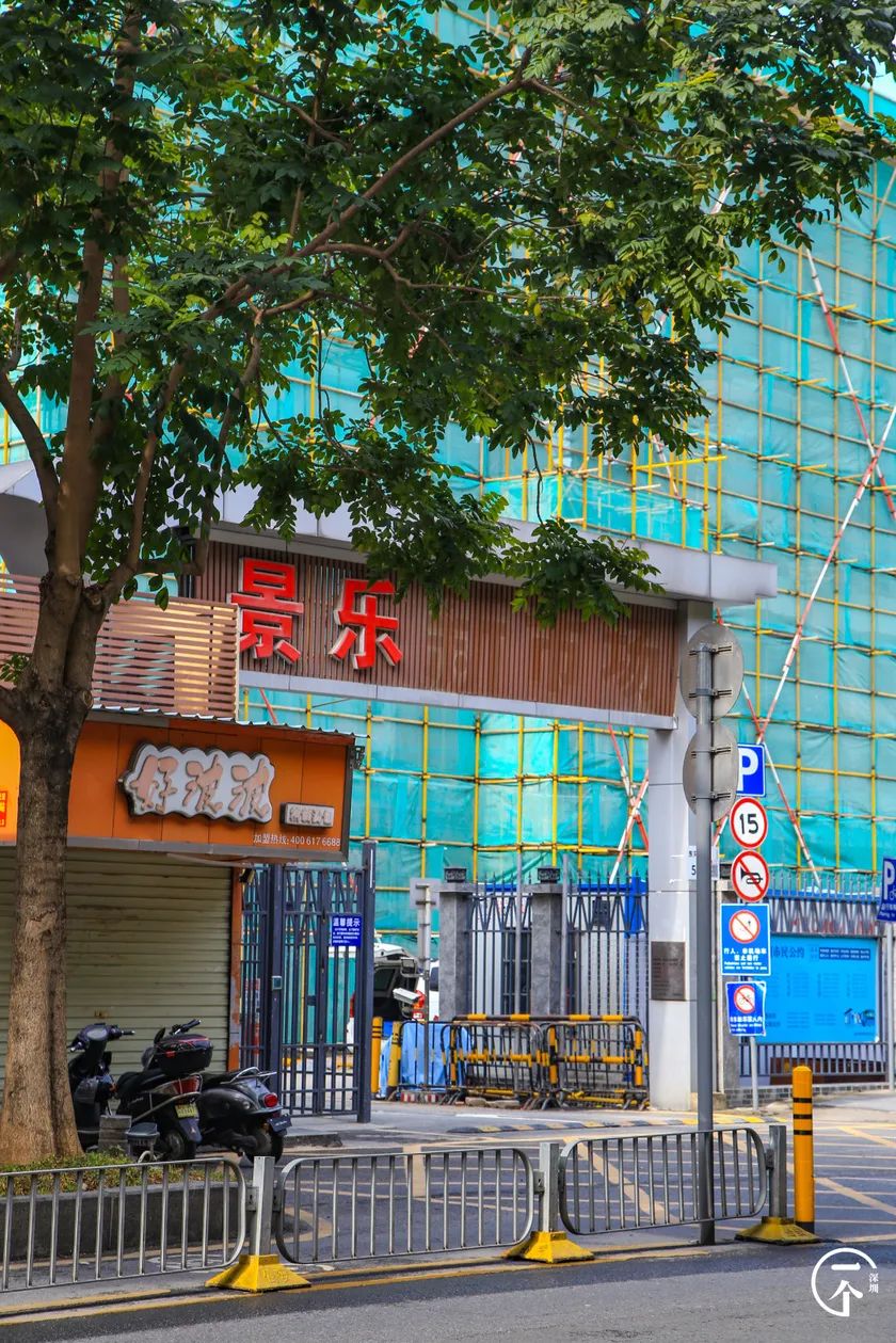我在深圳富士康打工，月入5k，住30元旅館