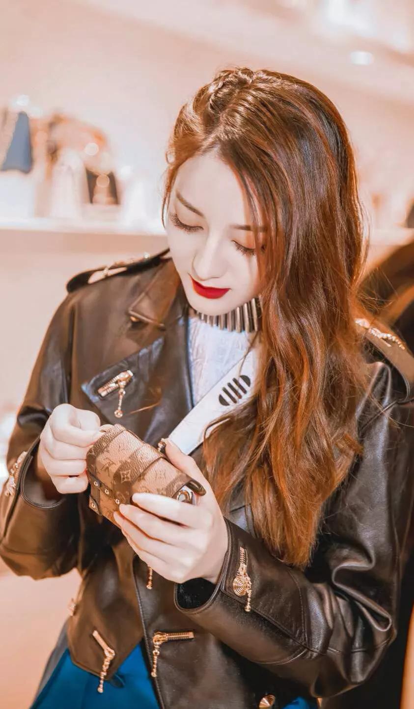 一代俏佳人：迪尼热巴，未成名前和成名后的颜值大比拼