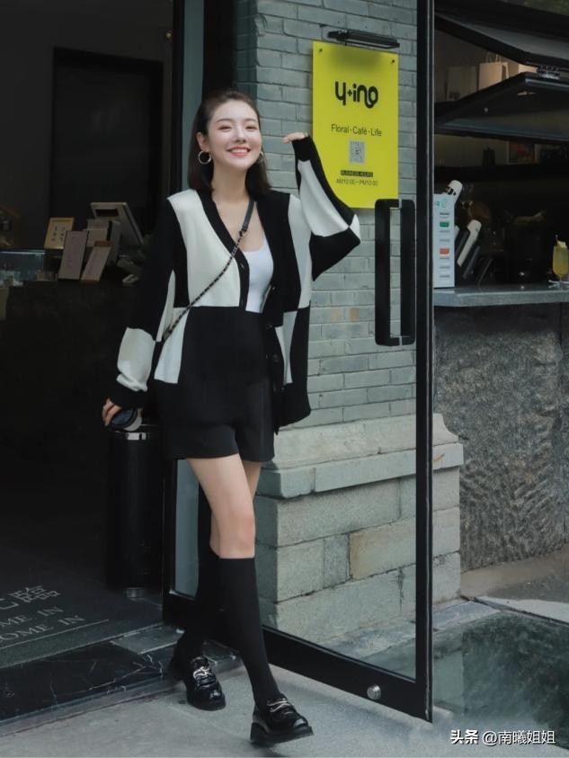 入秋后才发现：不流行靴子了！满大街都在穿“乐福鞋”，洋气百搭