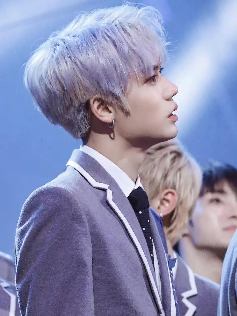 男明星绝美"发色":王一博鹿晗视觉盛宴,网友:爱豆就是要染发