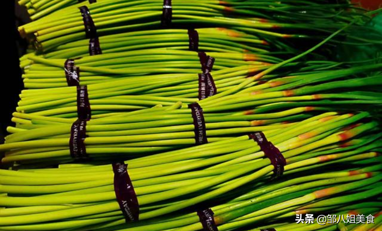 买蒜苔时，“红头和绿头”买哪种？不仅仅是颜色不同，弄明白再买