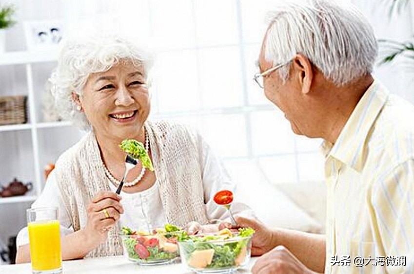 盛夏來襲，建議中老年人多吃這三類蔬菜，清熱解暑，越吃越健康