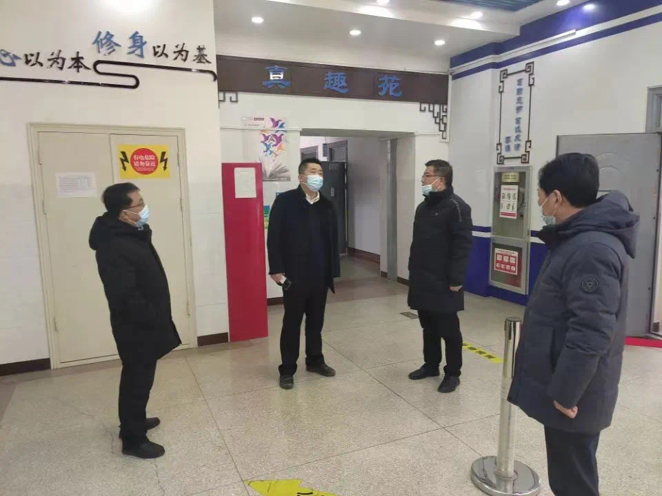 区委分管领导调研开学前校园疫情防控工作