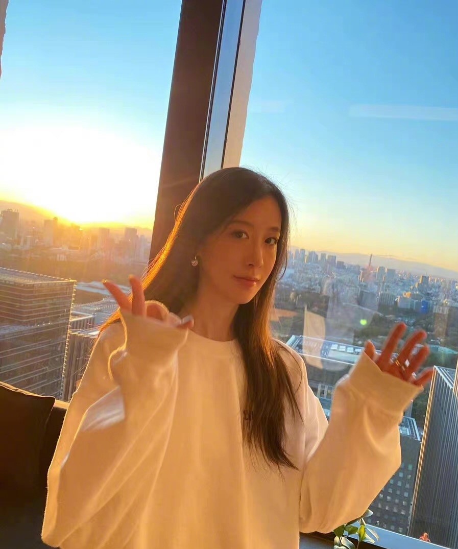 许魏洲深夜回应结婚，向粉丝道歉，称赞妻子善解人意，评论却翻车
