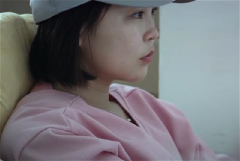 最牛借钱方式：女孩找300个陌生人借钱，每人1000，5小时到账30万