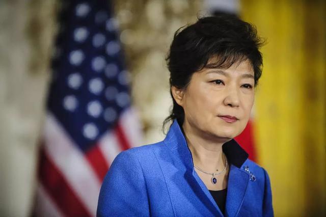 5000万韩国人正要过春节，韩国前总统突然出院了，朴槿惠亮明立场