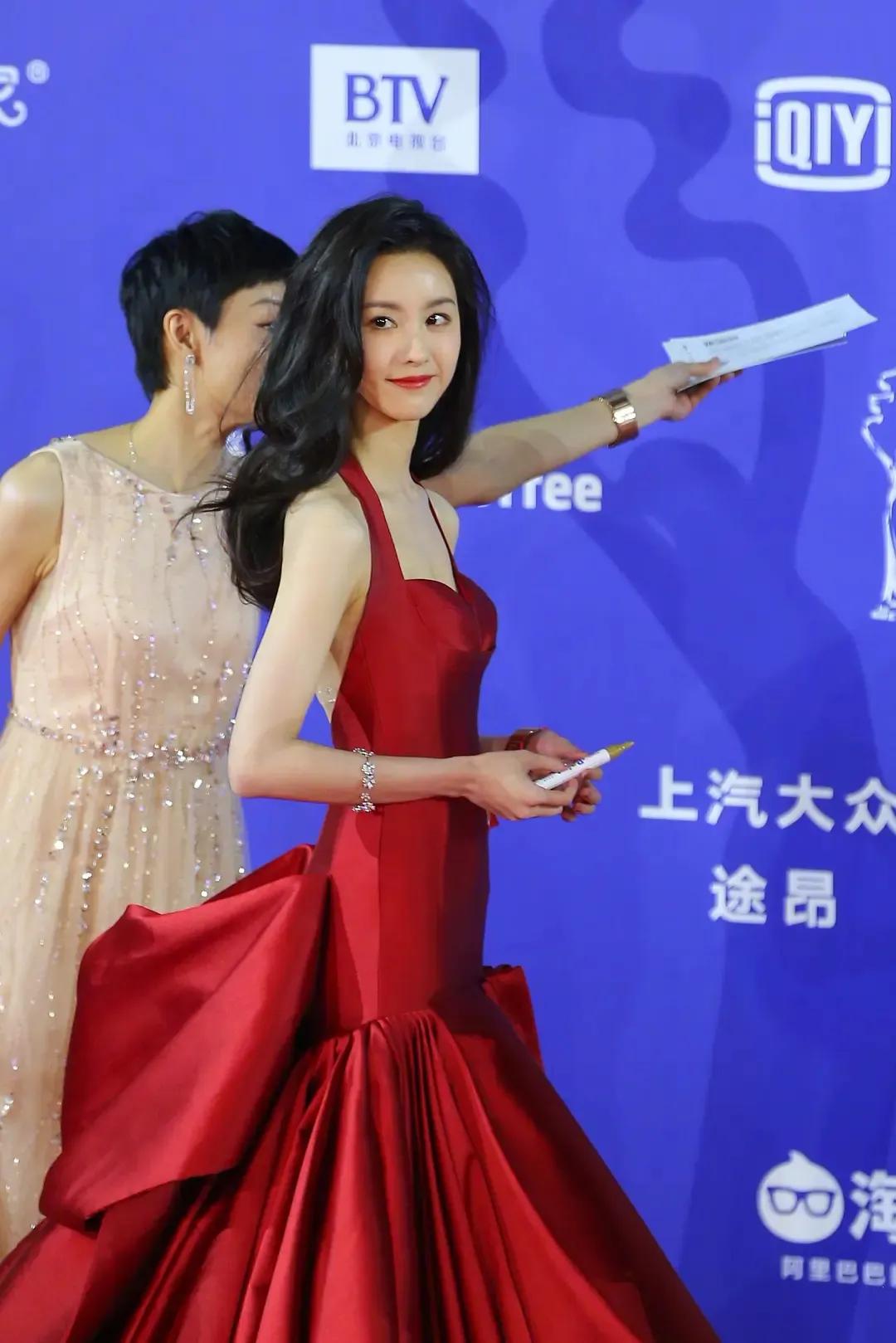 看了她们，才知道什么叫“自带清纯校花脸”，有些气质真是天生的