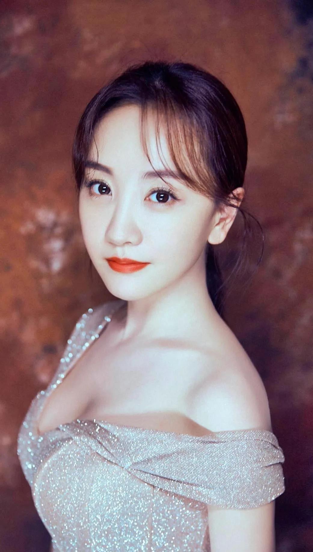 杨蓉在娱乐圈，戏红人不红是为了什么？