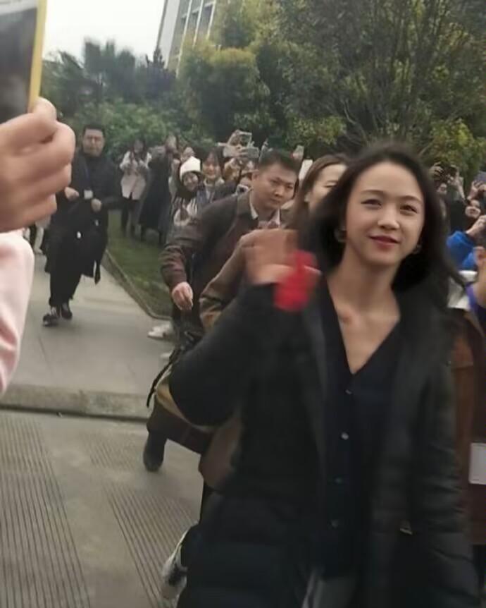 一直以为汤唯“长得一般”，看到她的无修生图才发现我错了！