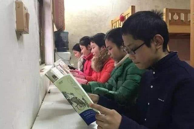 19年前轰动一时的5胞胎已成年，妈妈：孩子跟着我们太受罪了