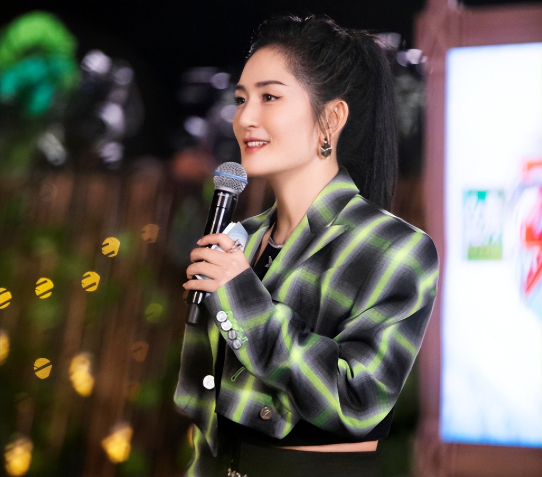 说唱圈男星碰瓷整容女星？搞笑女利用顶流弟？谢娜炒作被诅咒？