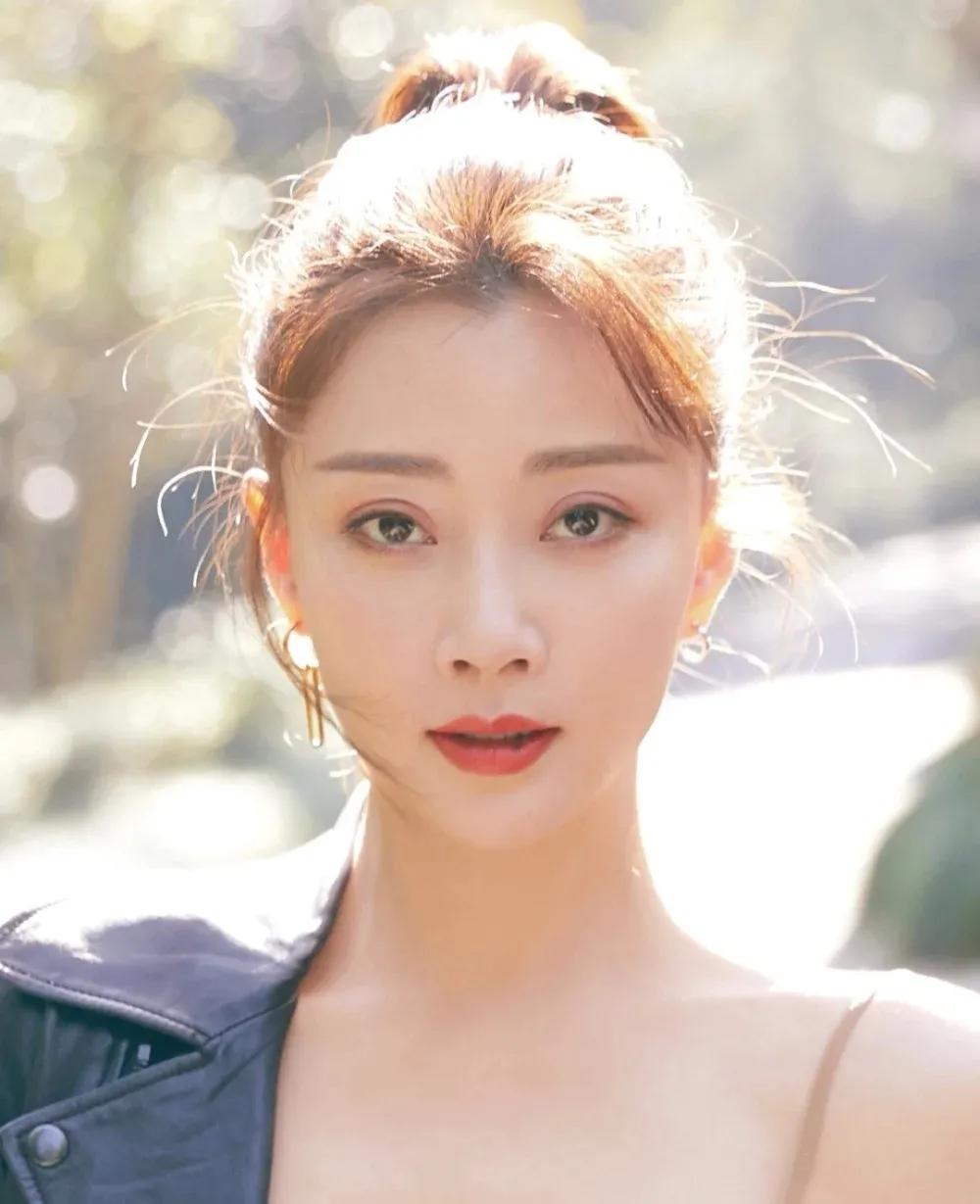 气质绝绝子的殷桃，太美了