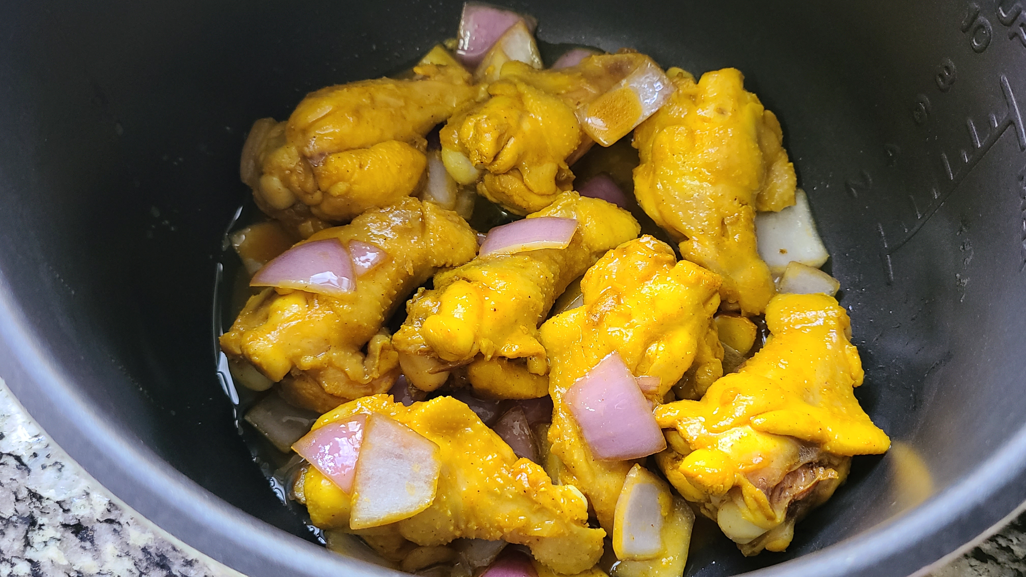 盐焗鸡腿在广东出了名，老厨师教你特色做法，好吃又入味