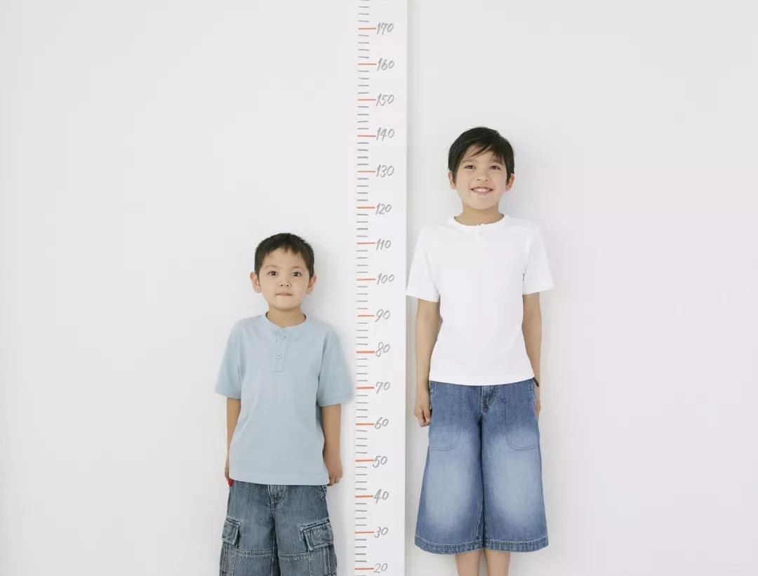 身高:出生的时候两兄弟都是48厘米,到了一岁的时候两兄弟也都是76