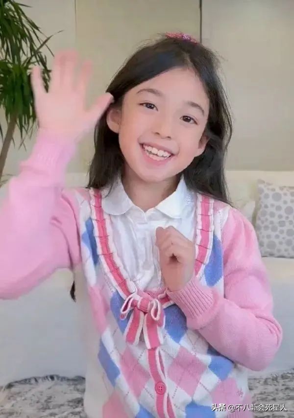 《爸哪》8位变化大的女孩，王诗龄减肥20斤变尖脸，曹格女儿成熟