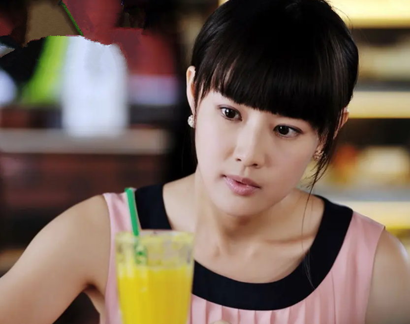 嫁内地导演8年！39岁女星终于带着俩女儿移居内地，新家环境宜人