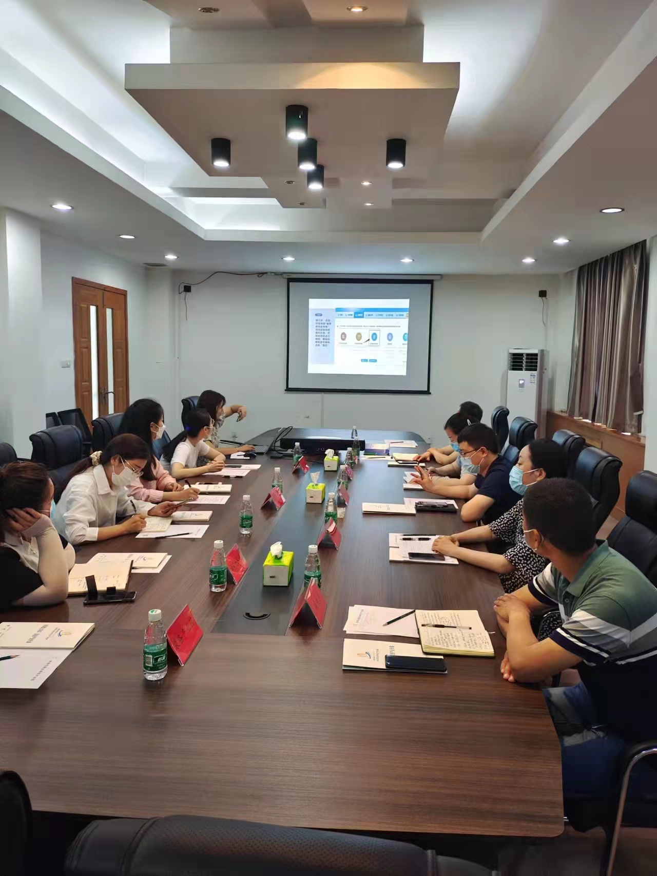 5月26日上午9点,荥阳市乔楼镇经济发展中心主任丁金涛接到一通感谢