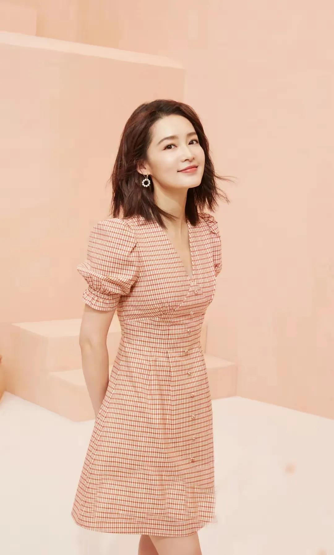 谁说格子套装土气？穿对了时尚大气，穿错了确实土掉渣