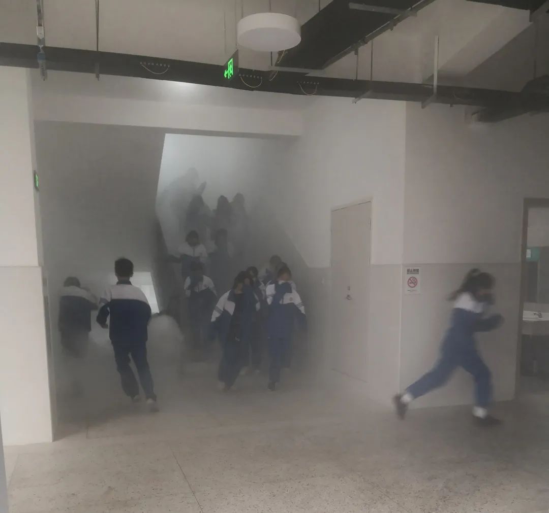 居安思危 警钟常鸣——天府新区新兴中学应急疏散演练