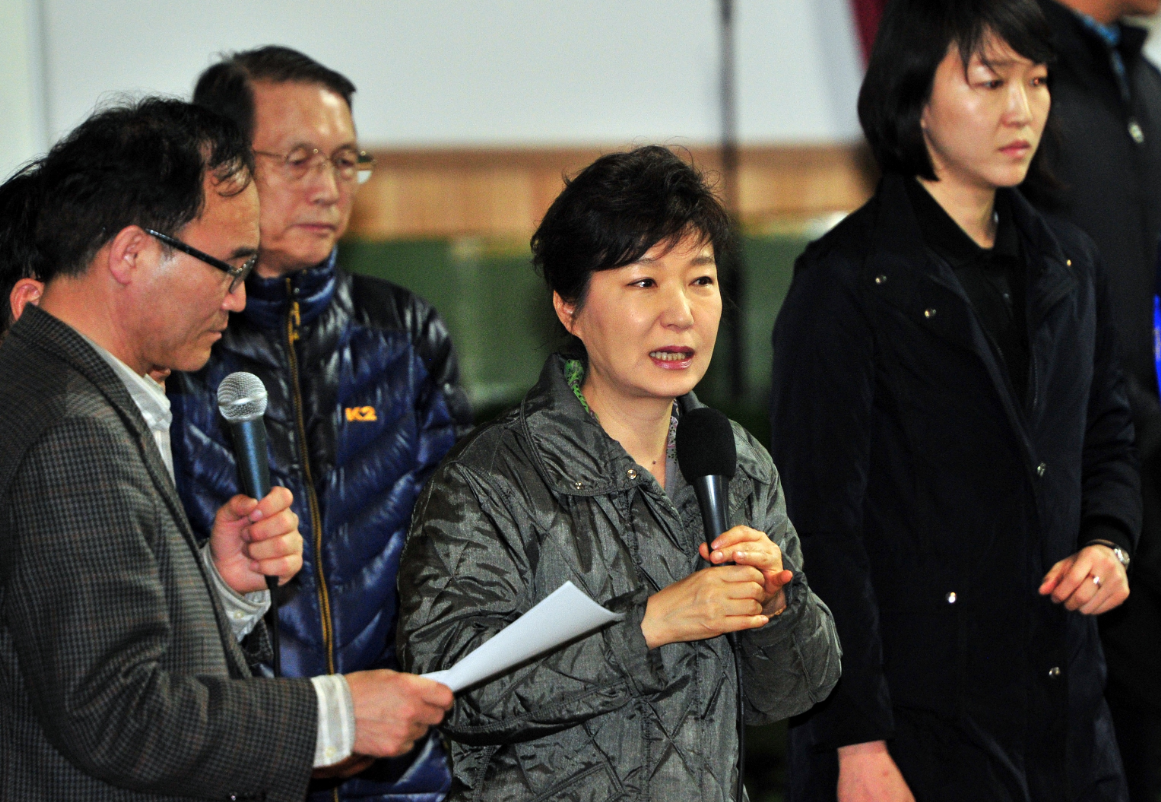 郑维罗：靠一只狗将总统送进牢房，让亲妈入狱18年，自己反而无罪