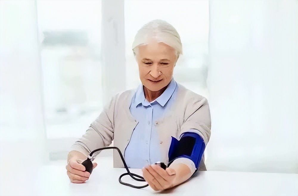 什麼時間測量血壓最準確？ 醫生提問：這2個最佳時間，你測對了嗎