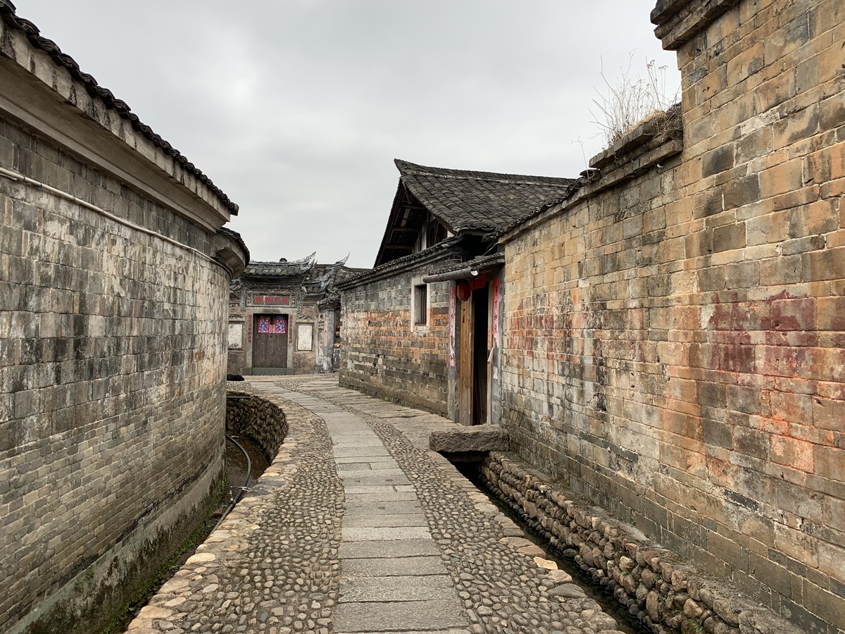 培田古民居位于龙岩市连城县,是目前中国保存较为完整的明清时期客家