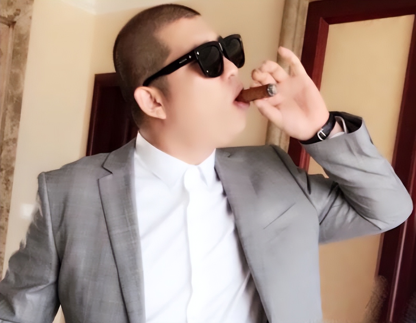 网红二驴:我有68亿,张开凤卡里有一个多亿,有事情花500万解决