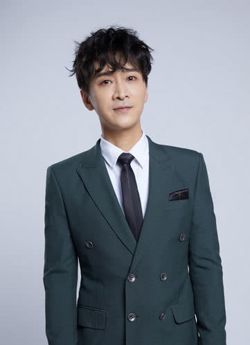 离开6年了,曾经被"开心麻花"力捧的王宁,如今过得如何?