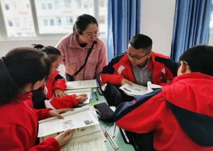 中小学迎来“好消息”，计划2022年“全面落实”？老师却坐不住了