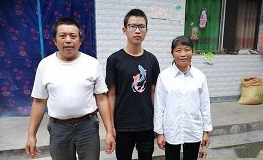 “寒门学子”江群：一家6口靠母亲养活，高考681分圆梦清华