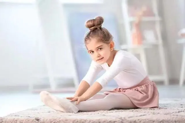 孩子情绪失控家长该如何求助(有家长问孩子突然情绪失控怎么办呢？针对于孩子的情绪问题)