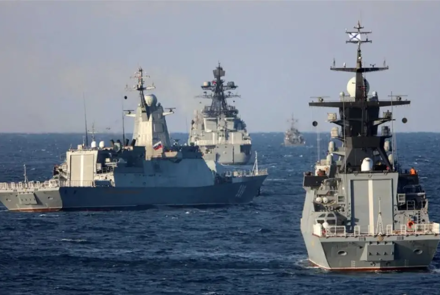 中俄軍艦同時抵近日本，形成前後包抄之勢，日防衛省稱將持續警戒