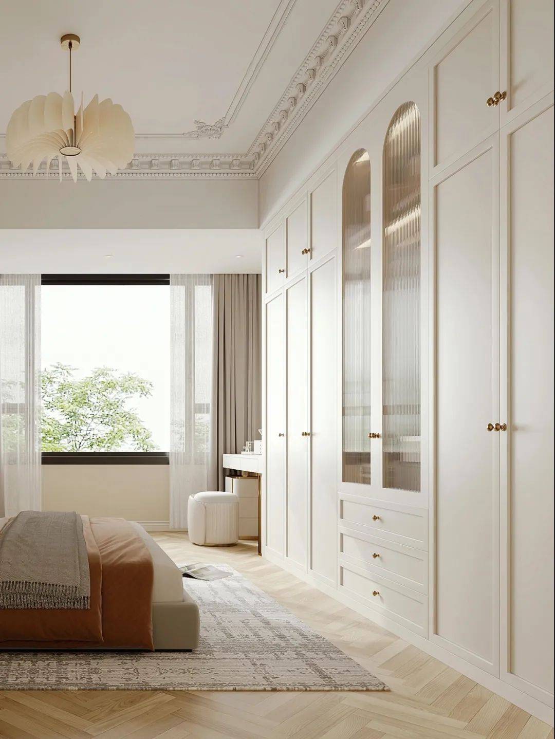 床尾设计一整面墙的衣柜,保证充足的收纳空间.