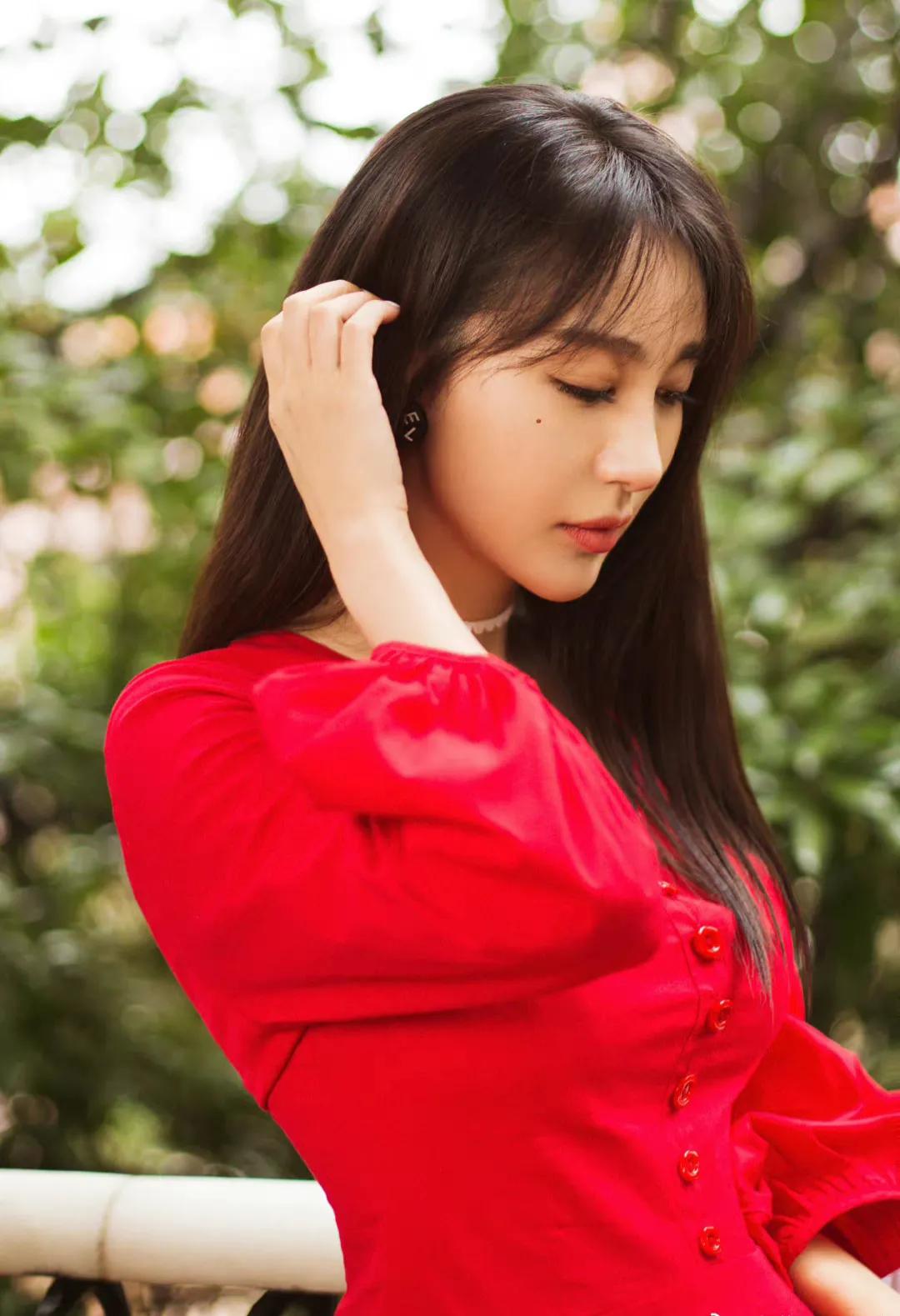 资深少女李菲儿