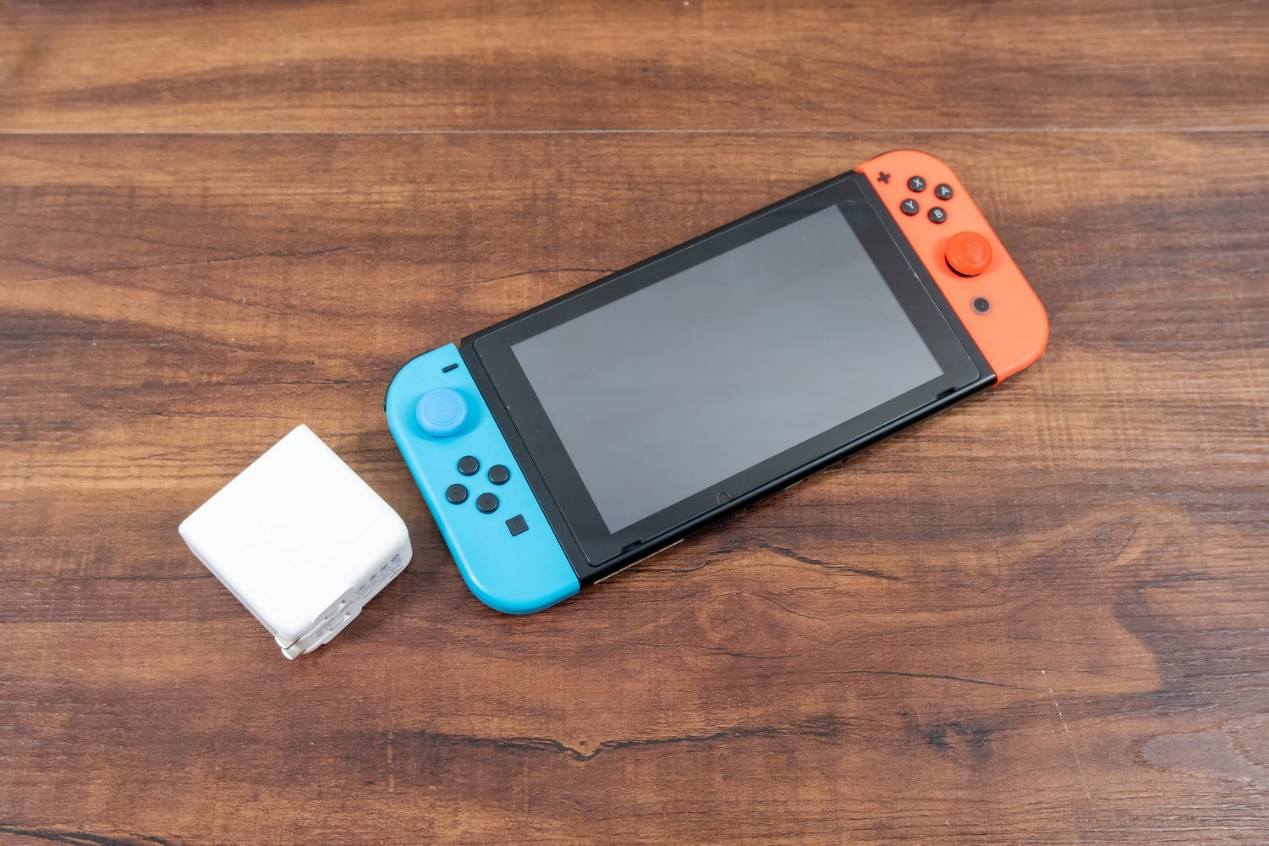 小巧便携高功率，充电更快更省时，aigo充电器C口65W体验