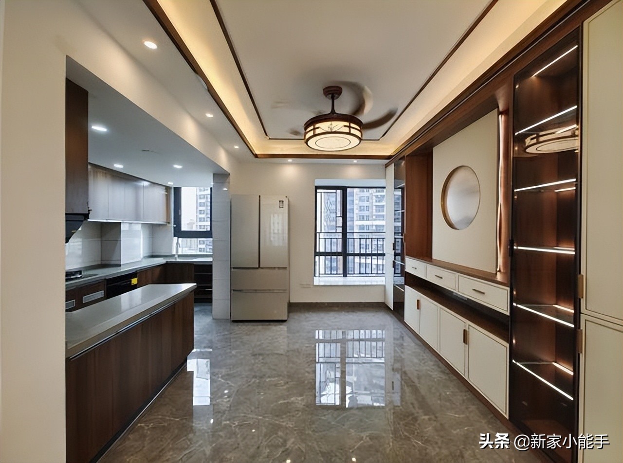他家116平新中式风格，全屋文雅又大气，进屋就被入户玄关迷住