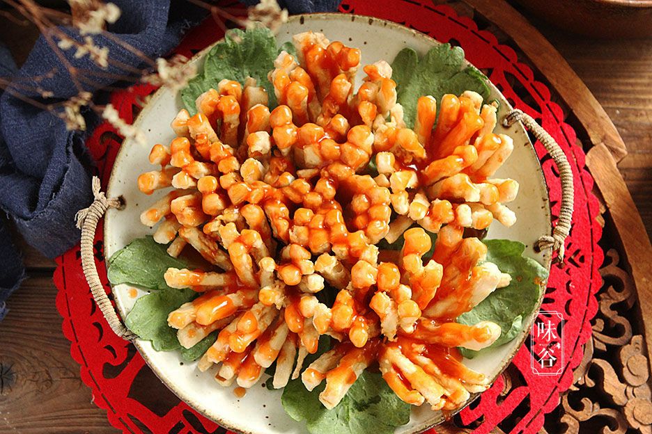 年夜饭，杏鲍菇这样做，不炒不凉拌，好吃又喜庆，寓意：锦上添花