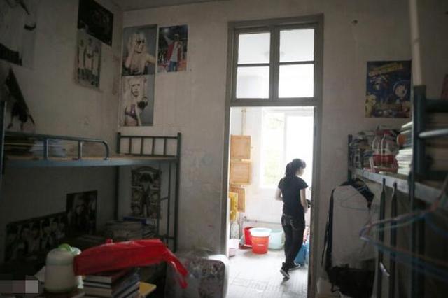 大学宿舍中，聪明的学生都会选择上铺，过来人告诉你原因