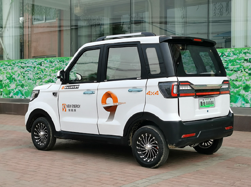 老头乐的大哥，挂着大奔车标的新能源老年代步车你见过吗？