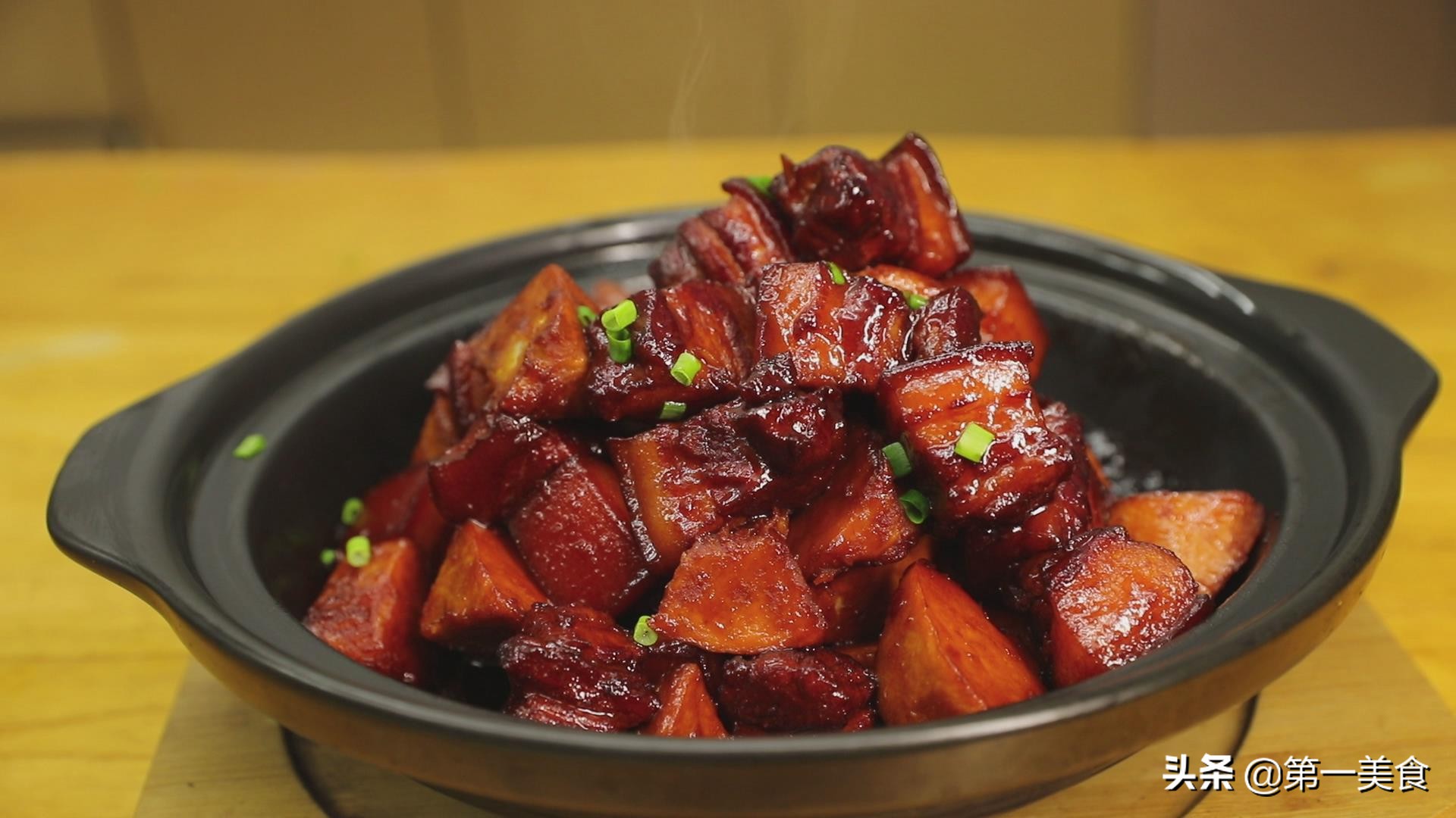 【芋头红烧肉】